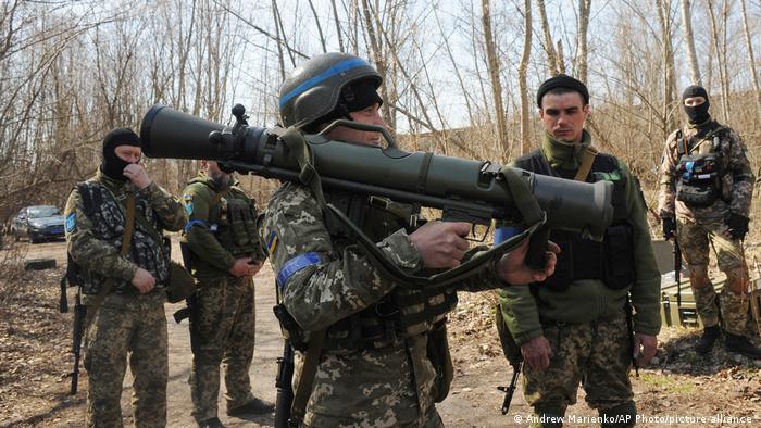 Ukraine President Volodymyr Zelenskiy urged global leaders to revive the unity they show during Pandemi and coordinate efforts to prevent Vladimir Putin. "Weapons and sanctions are also a vaccine against Covid-22, brought by Russia," Zelenskiy told the Gala Time100 event through a video link. The battle continued in eastern Ukraine, where Russian troops encouraged to seize the city of Sievierodonetsk, and launched an attack on Slovyansk, one of the last Ukraine detention in the Donetsk region. German Health Minister Karl Laberbach will travel to Ukraine on Thursday to coordinate assistance on the field for people who are injured in war - including those who suffer severe burns. (See RSAN at the Bloomberg Terminal for the Russian Sanctions.) Russian consumers may soon feel the impact of the government's invasion of Ukraine. Main shipping lines such as Maersk, CMA-CGM, and Hapag-Lloyd suspend operations shortly after the start of the Russian invasion, leaving customers in short supply. The average number of container vessels in Russian waters has fallen 60% from the summit of November, according to Bloomberg calculations. The damage caused by Russia by sanctions was fully exhibited when the economy swinging became a 3% contraction in April from the previous year. Lukoil PJSC, the second largest oil producer of Russia, made bonds binding cash to investors with their first due payment since the Kremlin invasion of Ukraine released the wave of international sanctions. Investors receive $ 500 million for dollar -bonds that are due on June 7, according to people who are familiar with transactions, who speak on anonymous conditions because they are not authorized to comment publicly. Lukoil - which is not approved - is in the middle of a collection of shrinking Russian companies that have been successful remain in their foreign debt. Broad international punishment and local restrictions on the flow of hard currencies abroad make it increasingly difficult for Russian borrowers to get funds into an investor account. The latest government coupon payment has not made him the holder of bonds, increasing the prospect of the default of the country's first sovereignty in foreign debt in a century.