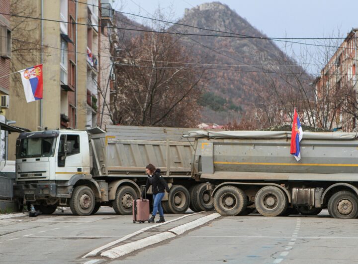 Protesting Serbs in northern Kosovo agree to remove barricades