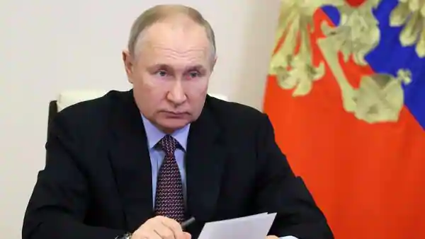 Vladimir Putin may isolate in bunker amid flu outbreak in Kremlin .