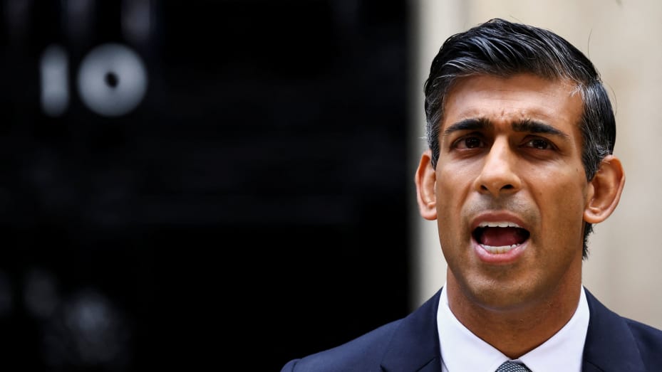 Rishi Sunak to make maths compulsory for students in England up to age 18